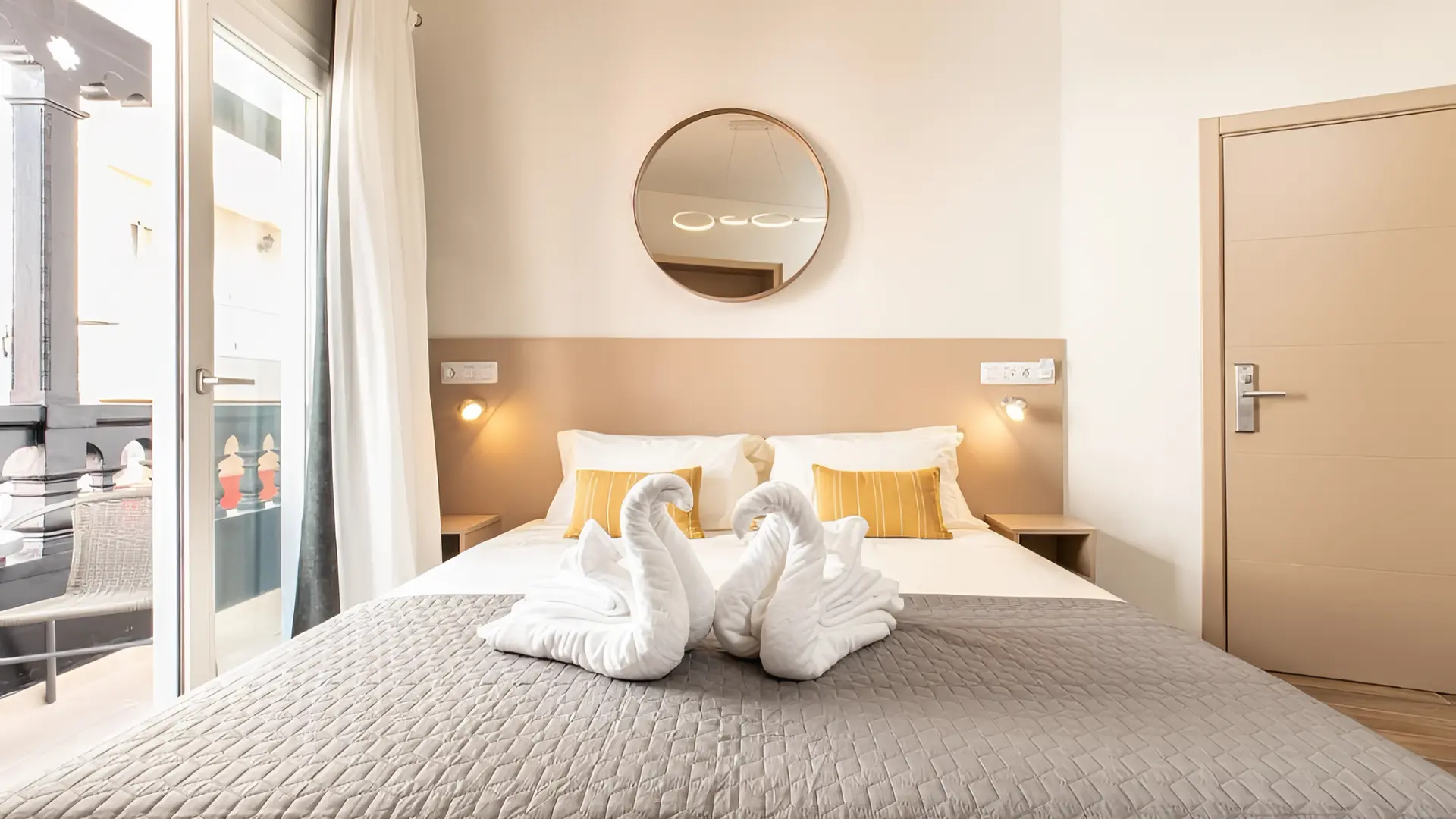 Suncanarias Hotel Adeje Plaza Habitación doble con balcón cama grande